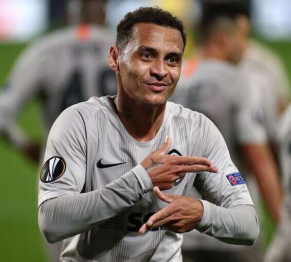 פטריק חוגג את היתרון של האורחת // צילום: אלן שיבר